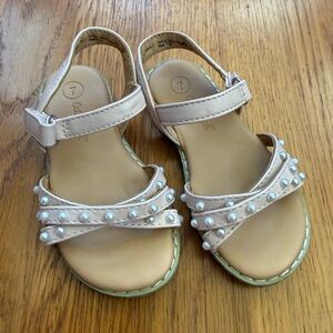 Stylish Cat & Jack Kids Sandals with Pearl Accents, size 7 toddler